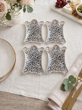 New Lot Of 4 Hard Plastic Flat Cheetah Jungle Party BBQ Picnic Serving Plates